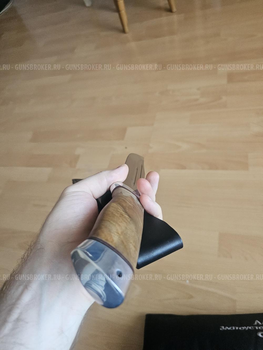 Ножи кукри и охотник