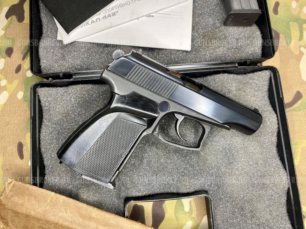 Охолощенный пистолет "Байкал 442"