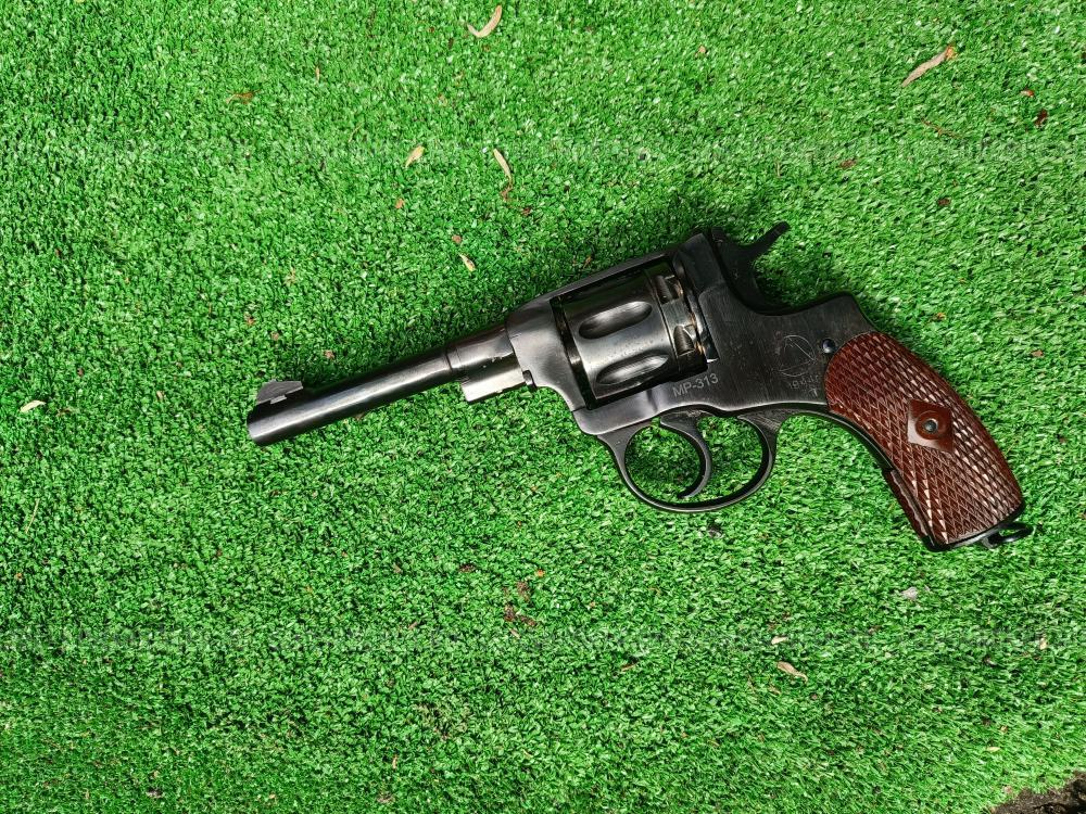 Охолощенный сигнальный Наган 1944 год