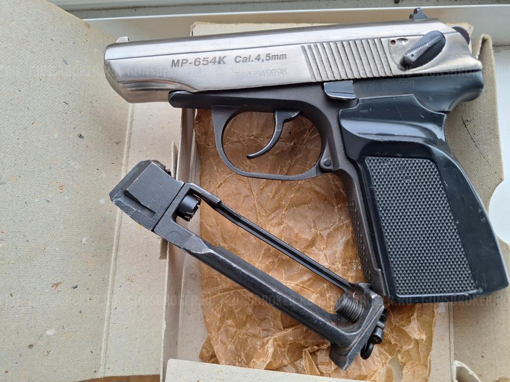 Пистолет пневматический МР-654 (4,5 мм) хром "капсула времени" полный комплект.