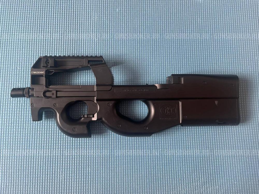 Пистолет-пулемёт FN P90 от Cyma (CM060) + шлем