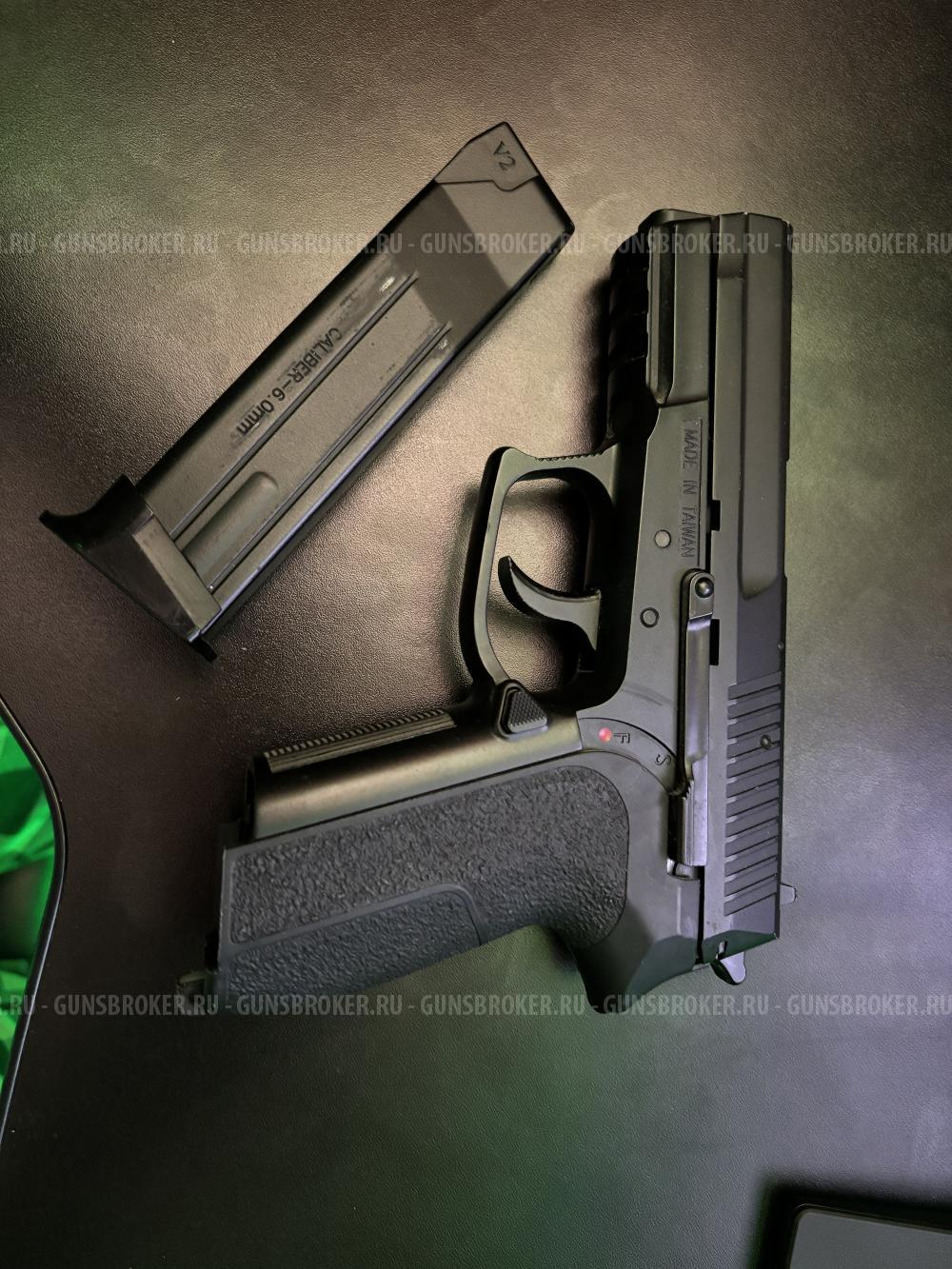 Пистолет страйкбольный KWC SigSauer SP2022 CO2