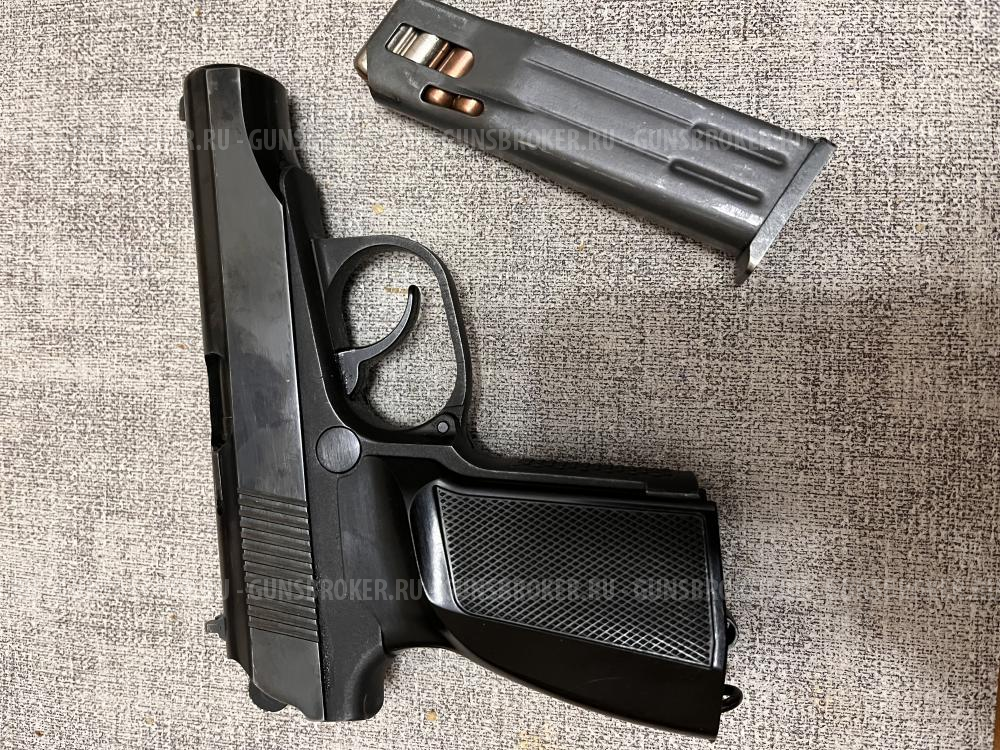 Пистолет травматический ИЖ 89-9т /Макарыч/ 10 зарядный , сброс магазина кнопкой,состояние отличное