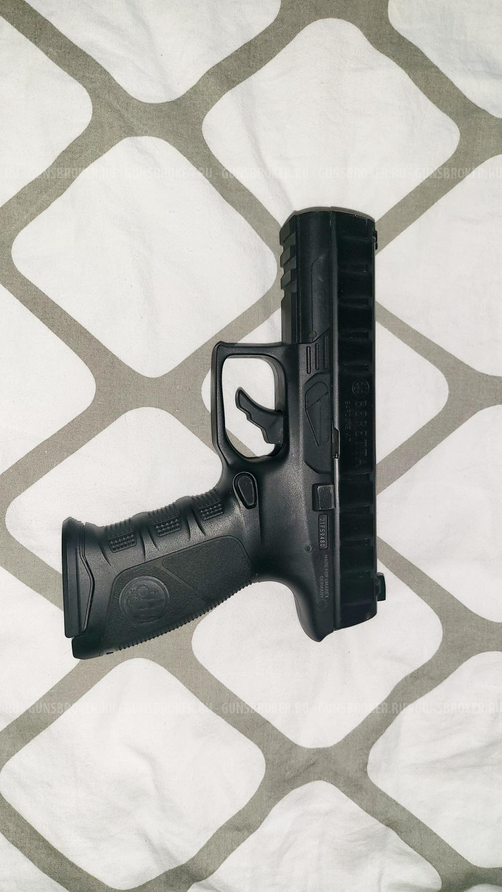 пистолет Umarex Beretta APX