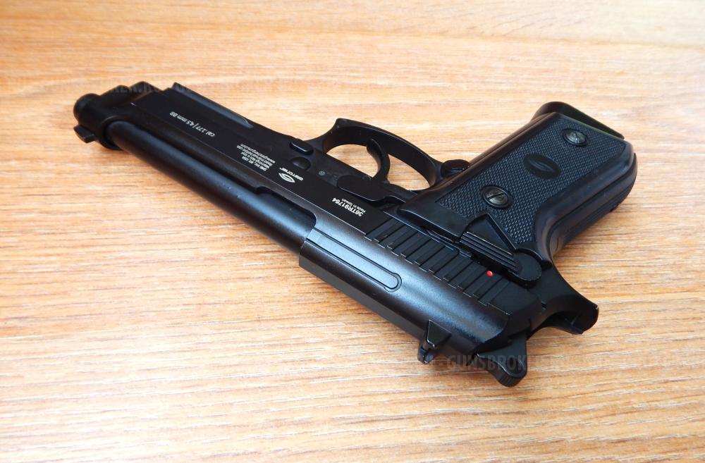 Пневматическая Beretta 92 от Gletcher. Авто огонь. Супер состояние.