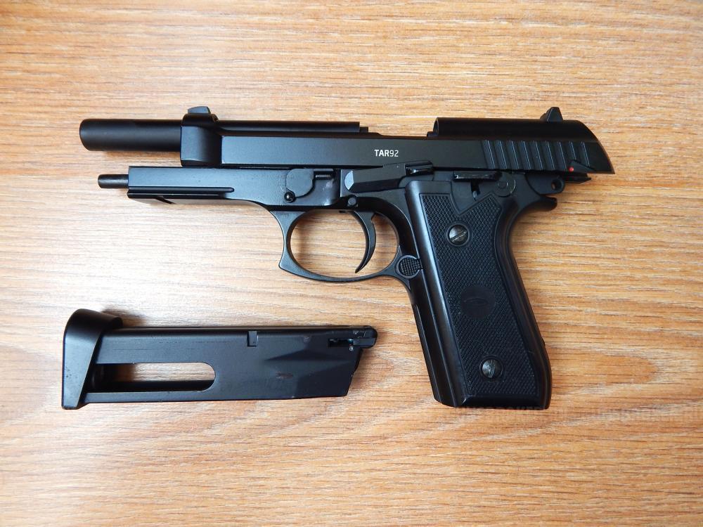 Пневматическая Beretta 92 от Gletcher. Авто огонь. Супер состояние.
