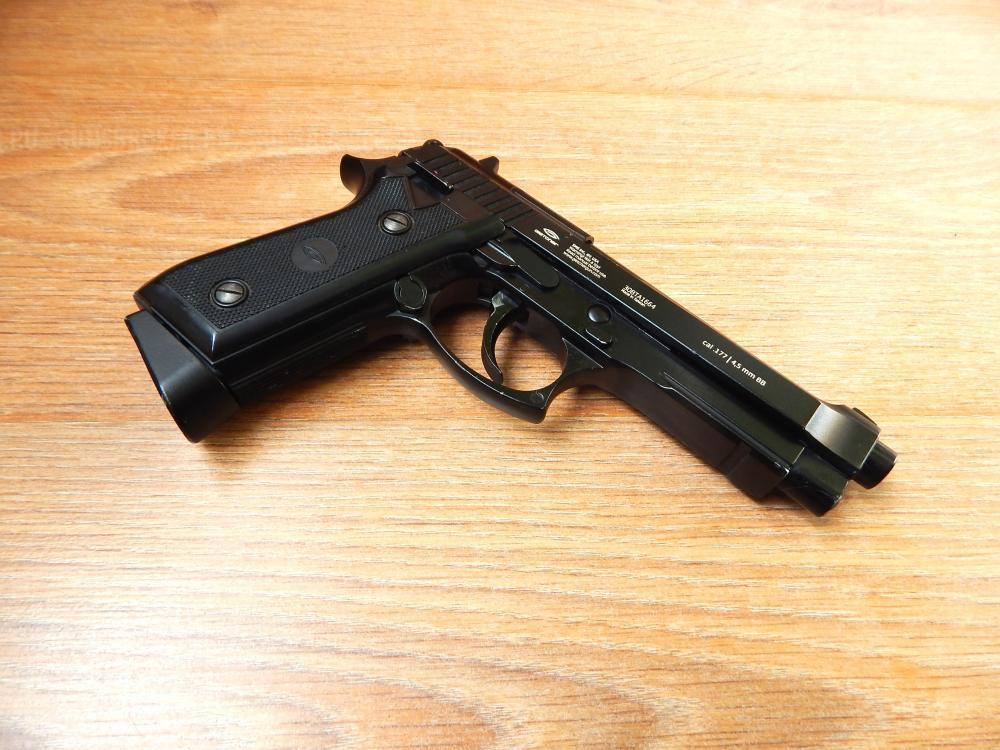 Пневматическая Beretta 92 от Gletcher. Супер состояние с комплектом.Blow Back Авто огонь.