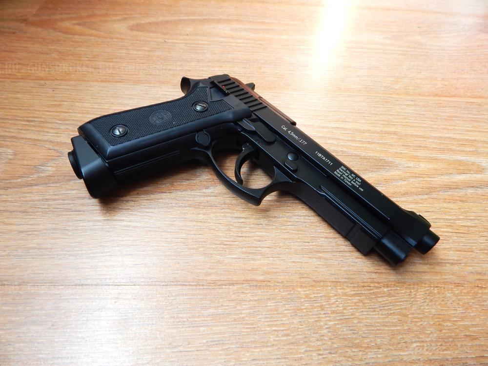 Пневматическая Beretta 92 от Gletcher. Супер состояние с комплектом.Blow Back Авто огонь.