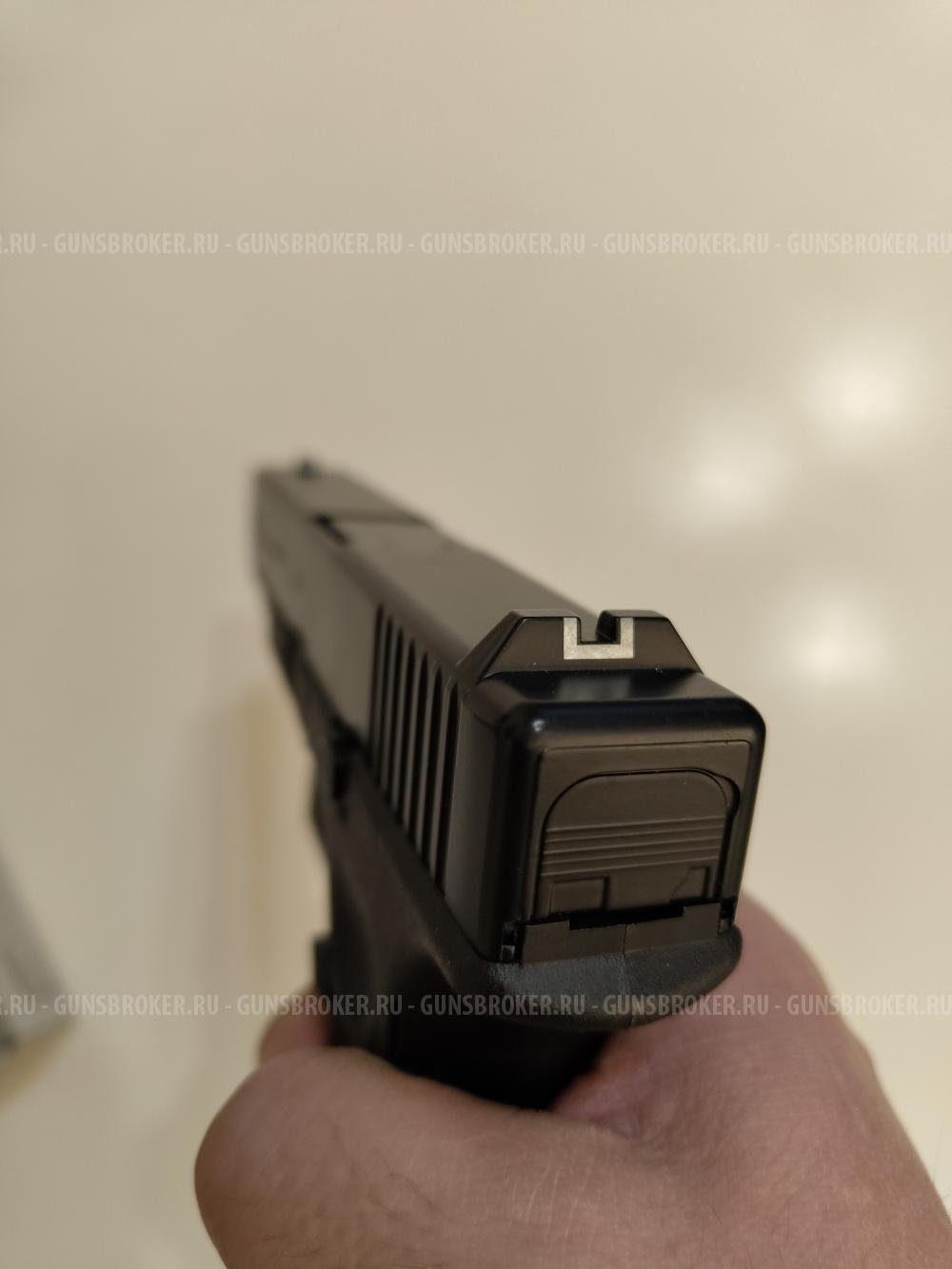 Пневматический Glock 22 нулевый. Отстреляно 10 баллонов