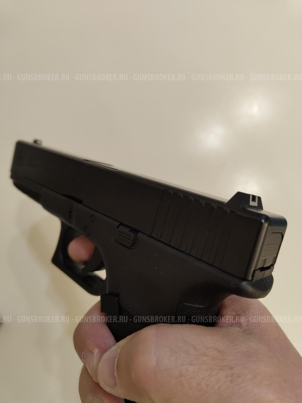 Пневматический Glock 22 нулевый. Отстреляно 10 баллонов