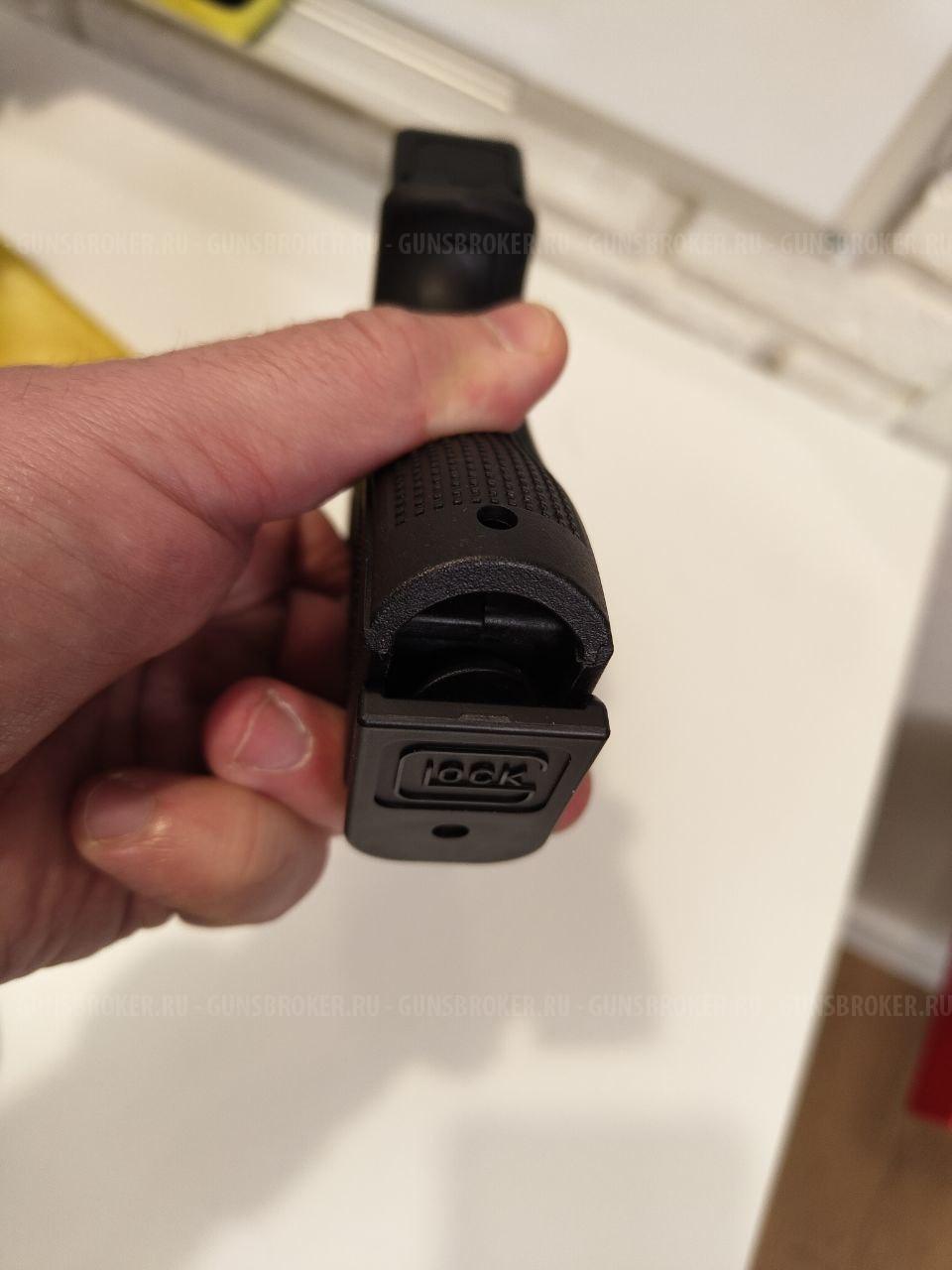 Пневматический Glock 22 нулевый. Отстреляно 10 баллонов