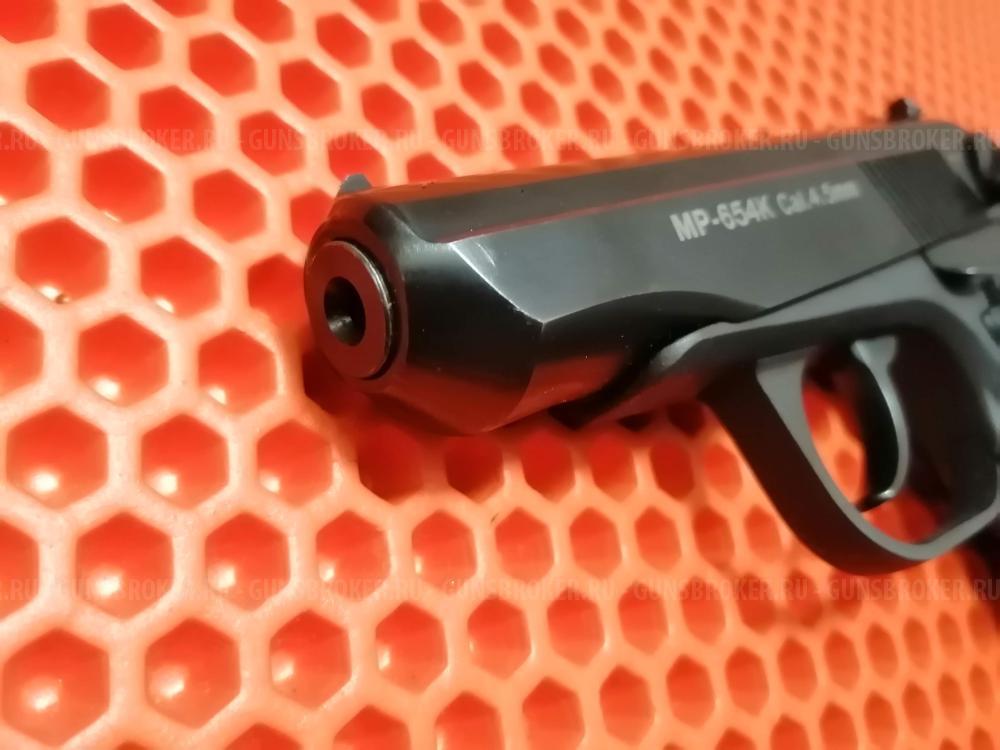 Пневматический пистолет МР- 654К. Макаров.