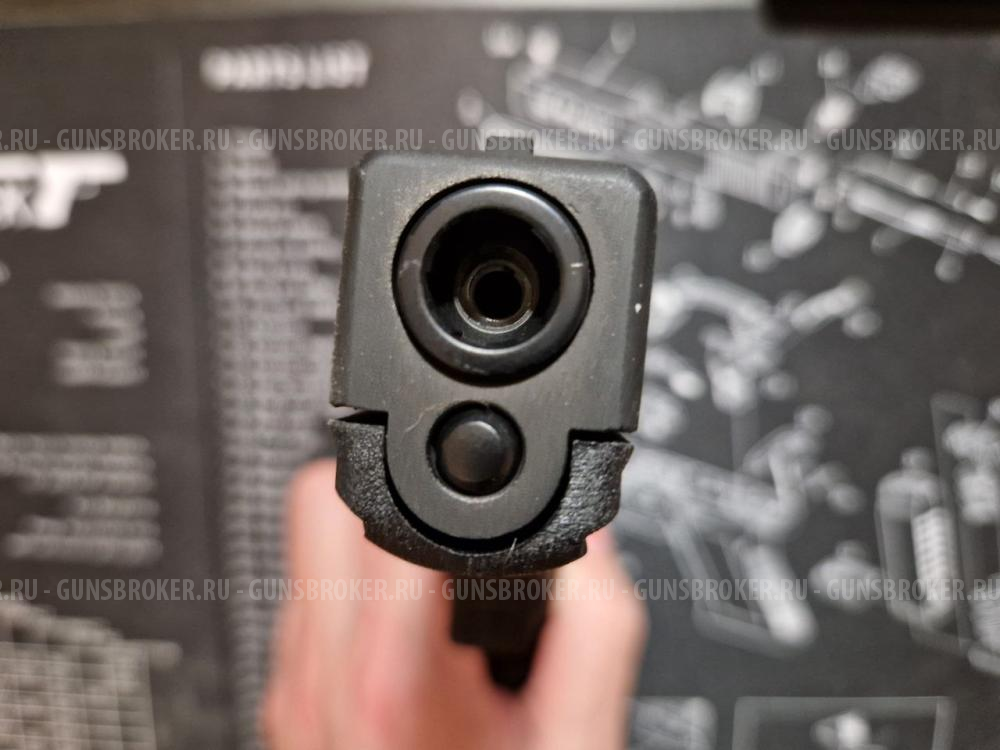 Пневматический пистолет Umarex Glock 17 4.5 blowback CO2