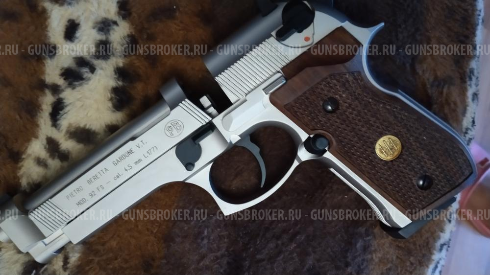Пневматический премиум пистолет Umarex Beretta M92 FS 4.5 мм (никель, дерево) арт. 900508347 6 отзывов