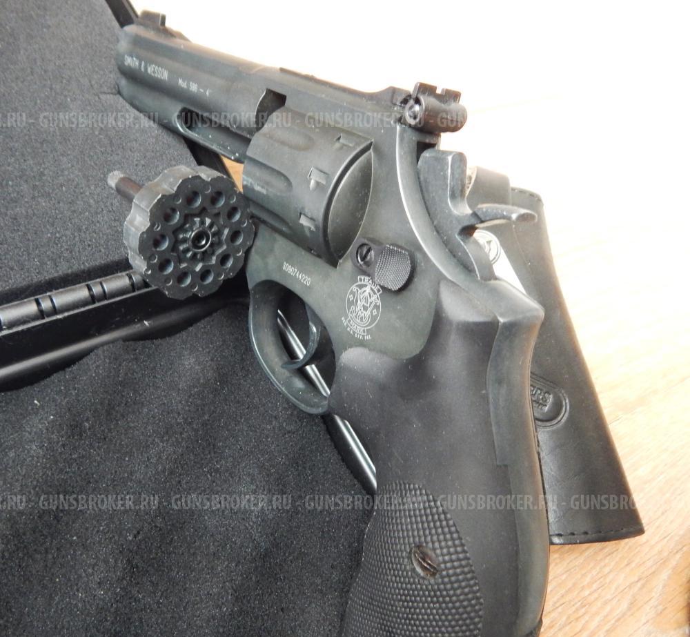 Пневматический револьвер Umarex Smith & Wesson 586 4 (S&W). Германия, с комплектом. В идеа