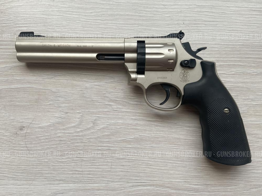 Пневматический револьвер Umarex Smith & Wesson 686 6” Nickel