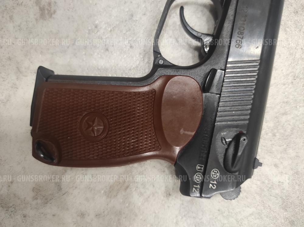 Подам травматический пистолет МР-80-13Т 45 калибр, в отличном состоянии, 2 магазина