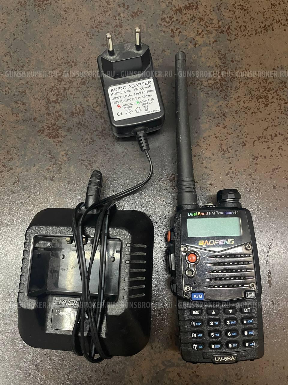 Портативная двухдиапазонная радиостанция Baofeng UV-5RA.