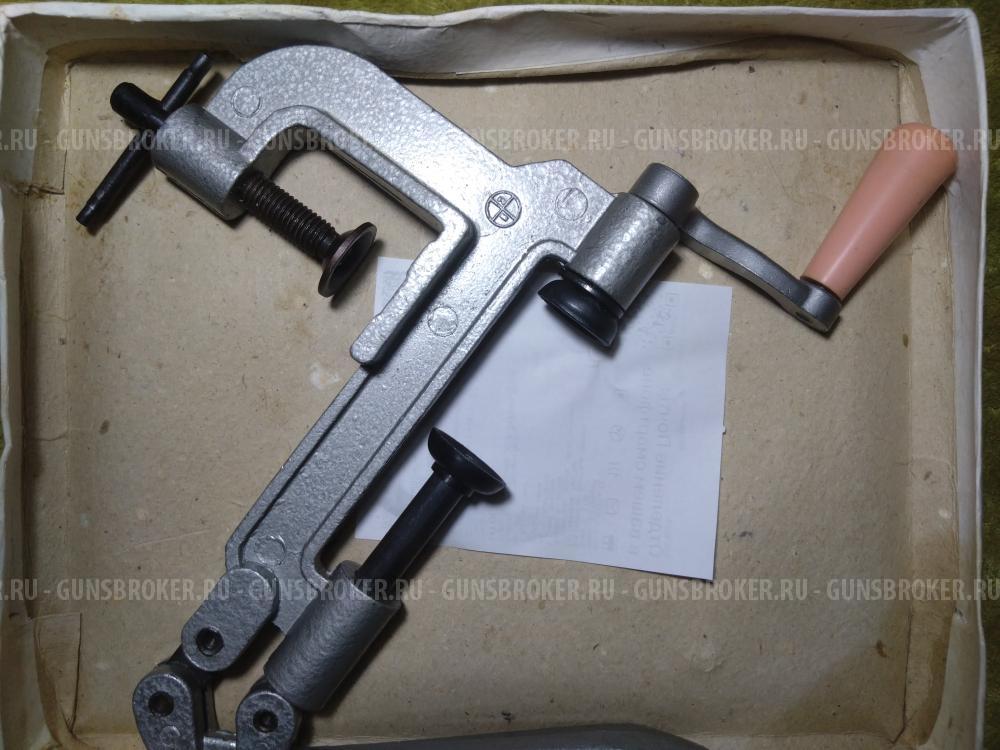 Приборы для снаряжения патронов.