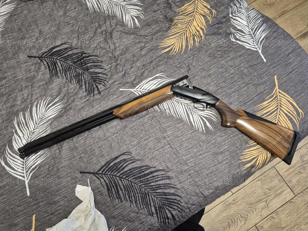 Продам Benelli 828U Blak