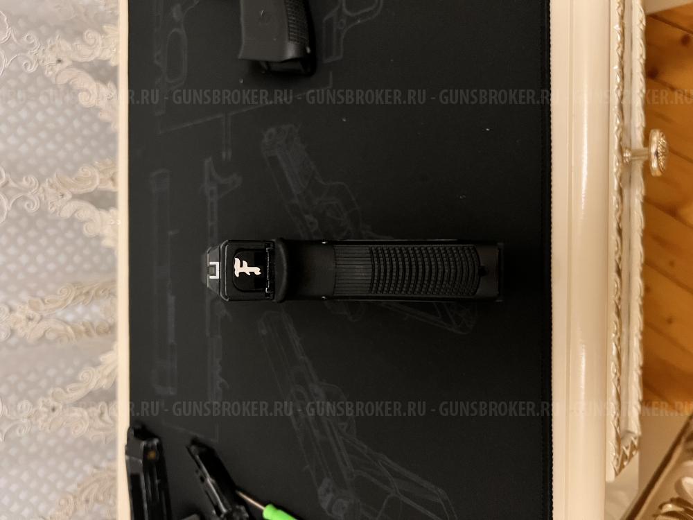 Пятки магазинов и заглушки затвора Глок Glock