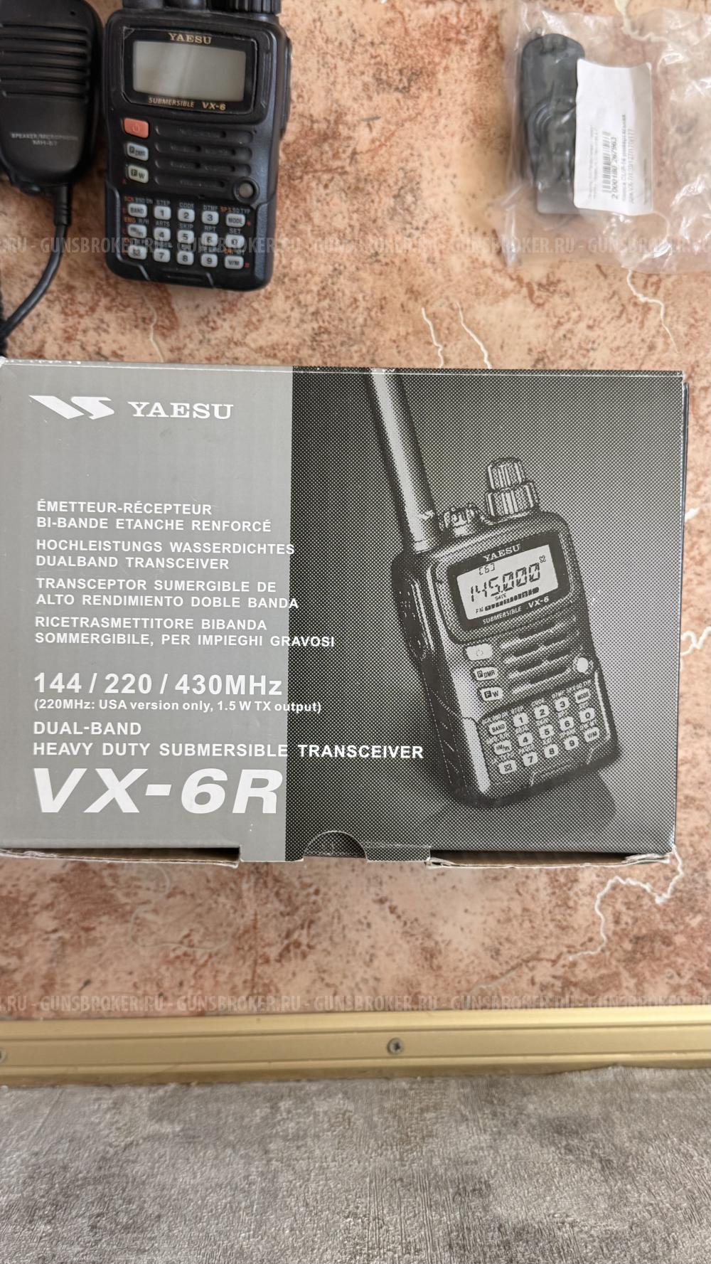 Рация Yaesu VX-6R (полный комплект: доп. антенна, тангента, программатор, 2 АКБ, чехол)
