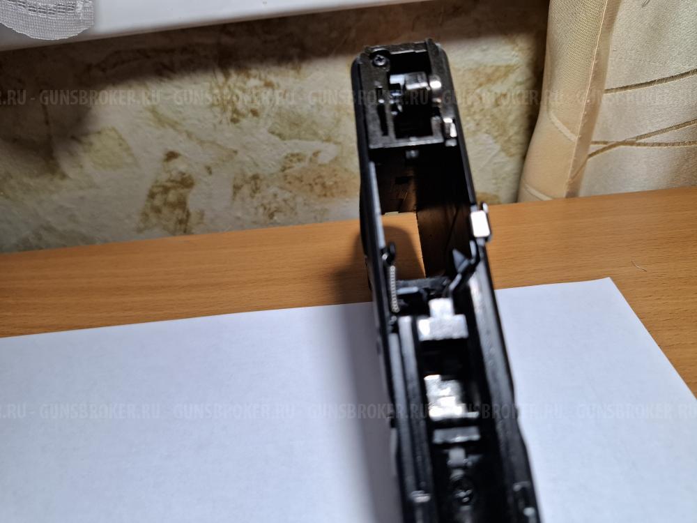 Страйкбольный WE Glock17 gen4 + рама в сборе без затвора и 2 внешних стволика