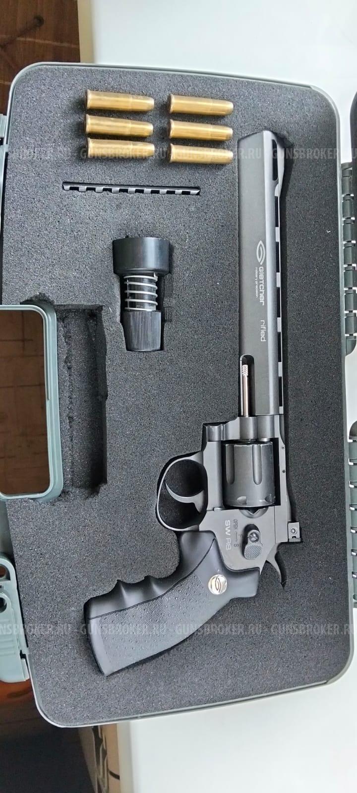 Револьвер Gletcher SW R8 в кейсе
