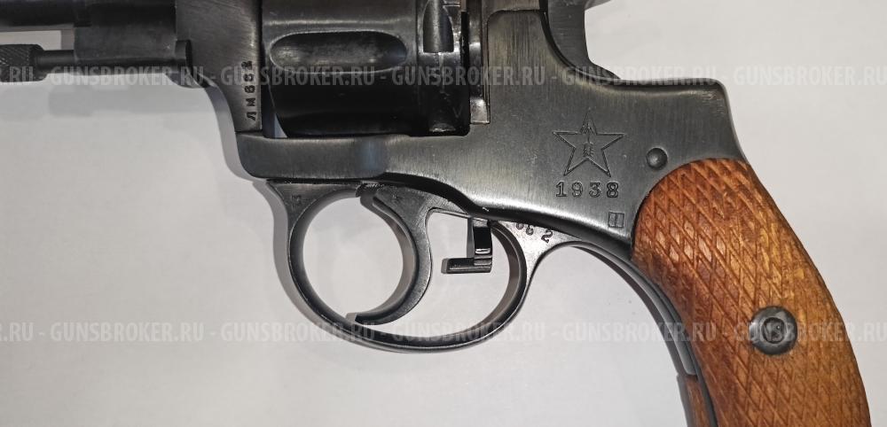 Револьвер Наган 