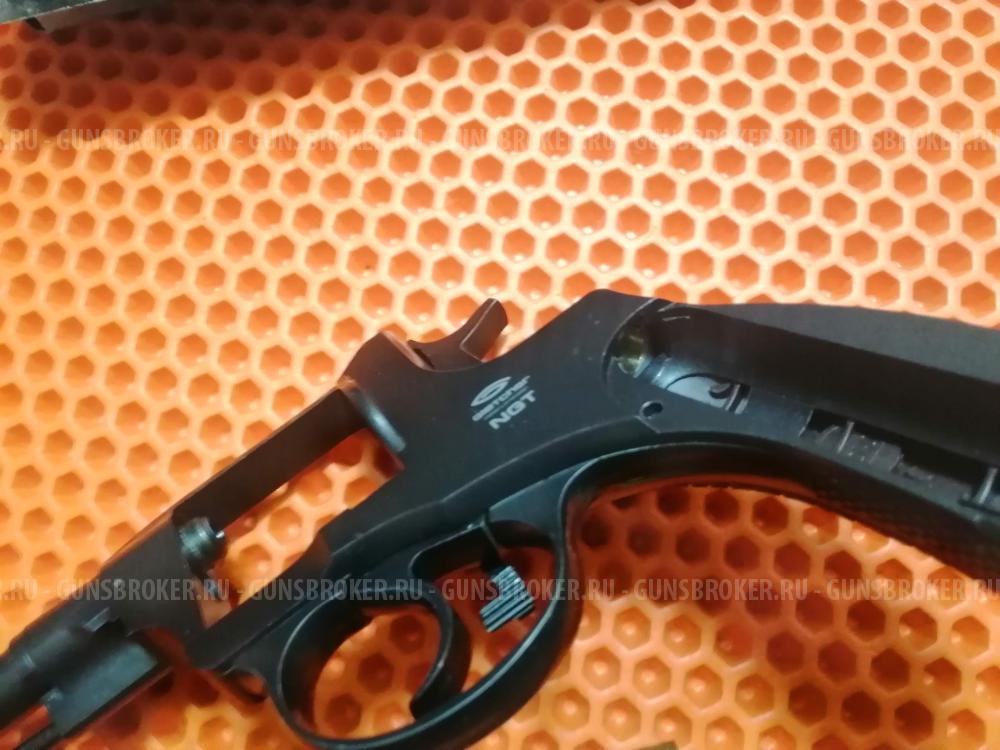 Револьвер пневматический Gletcher NGT (Наган).
