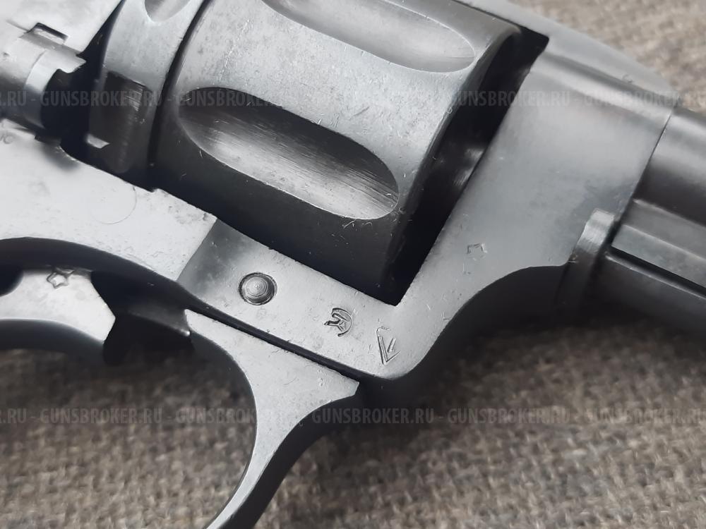 Револьвер охолощенный Наган ИЖ-172 выпуска довоенного 1932 года в хорошем состоянии
