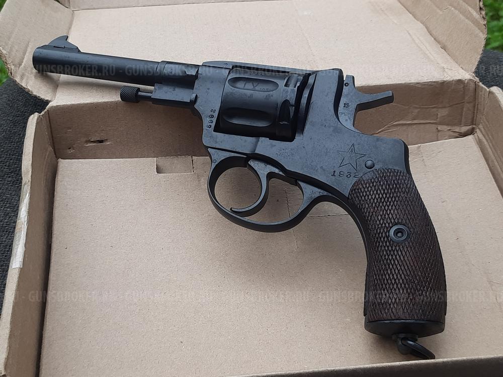 Револьвер охолощенный Наган ИЖ-172 выпуска довоенного 1932 года в хорошем состоянии