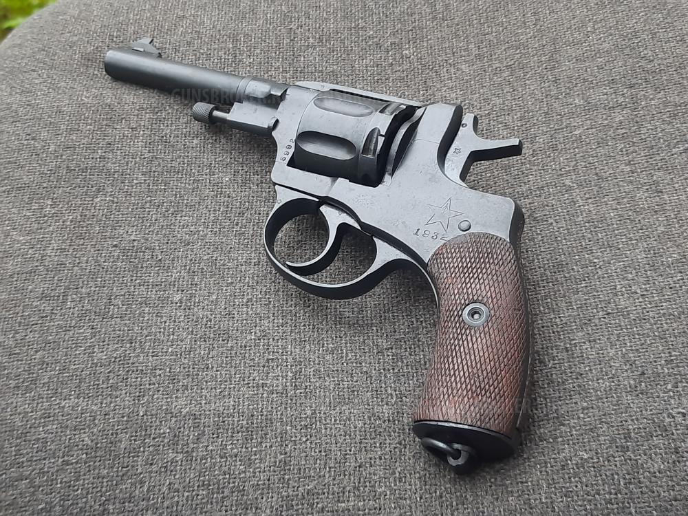 Револьвер охолощенный Наган ИЖ-172 выпуска довоенного 1932 года в хорошем состоянии