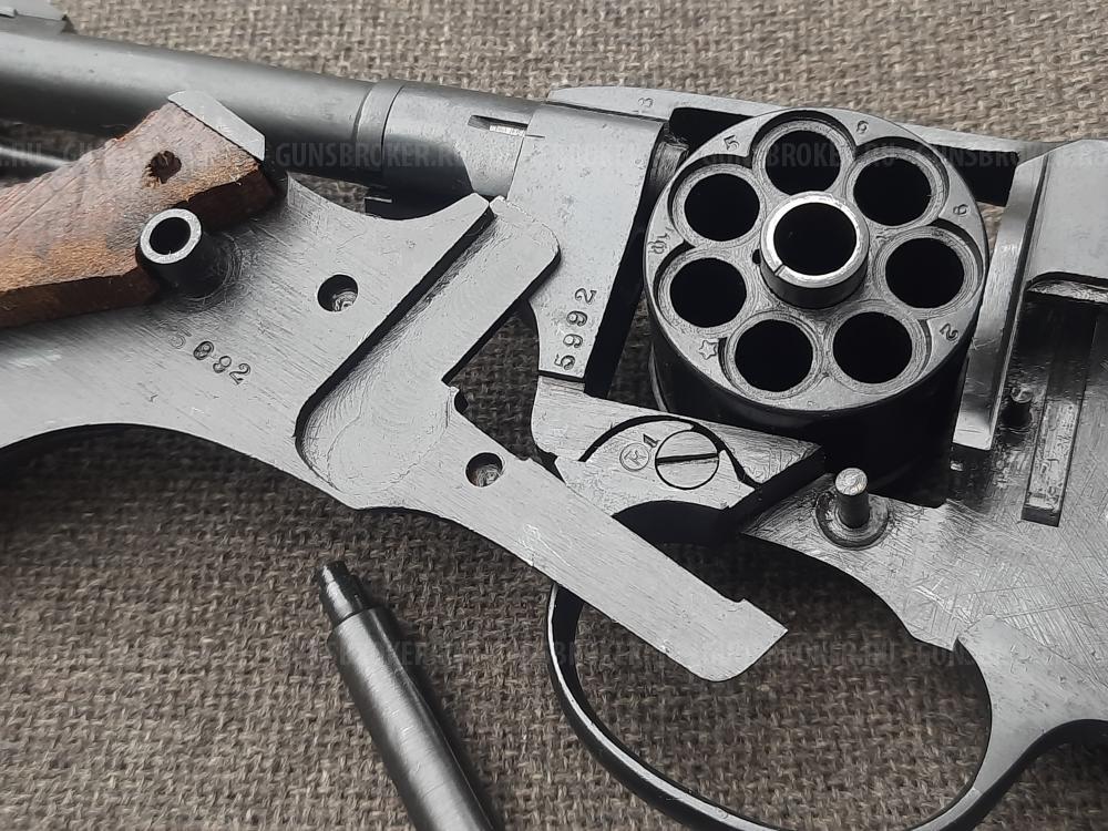 Револьвер охолощенный Наган ИЖ-172 выпуска довоенного 1932 года в хорошем состоянии