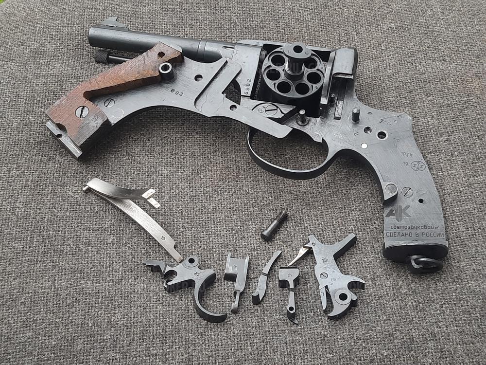 Револьвер охолощенный Наган ИЖ-172 выпуска довоенного 1932 года в хорошем состоянии