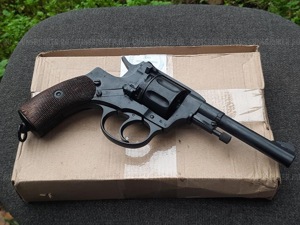 Револьвер охолощенный Наган ИЖ-172 выпуска довоенного 1932 года в хорошем состоянии