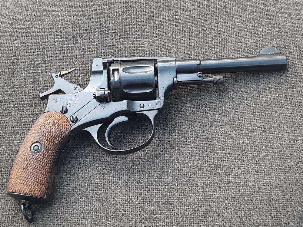 Револьвер сигнальный "Блеф" "Царский 1909 год" новый, продаётся в двух вариантах