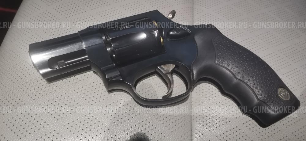 Револьвер TAURUS