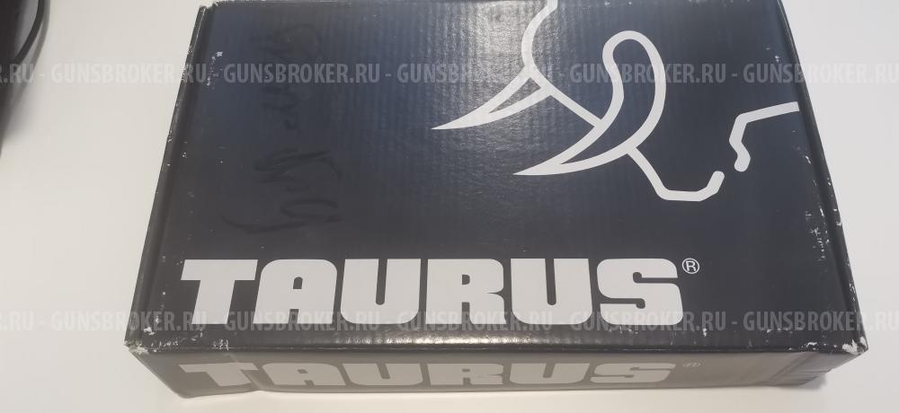 Револьвер TAURUS
