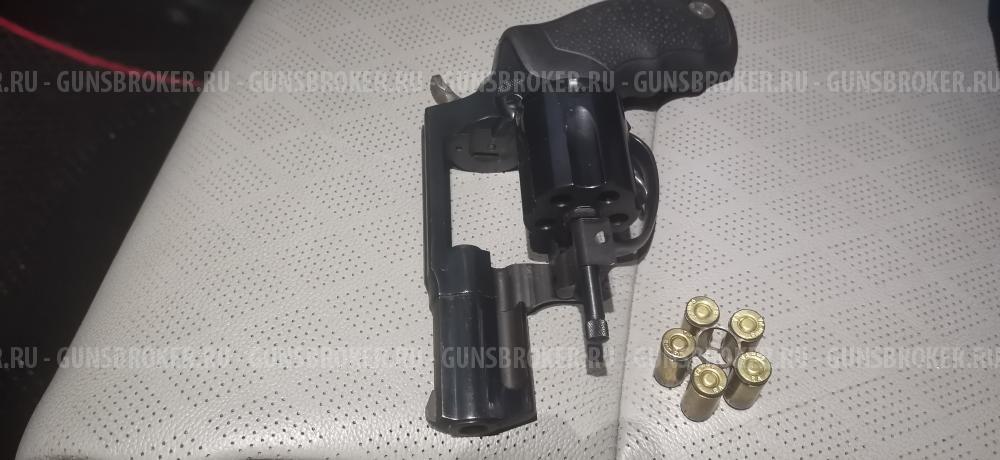 Револьвер TAURUS