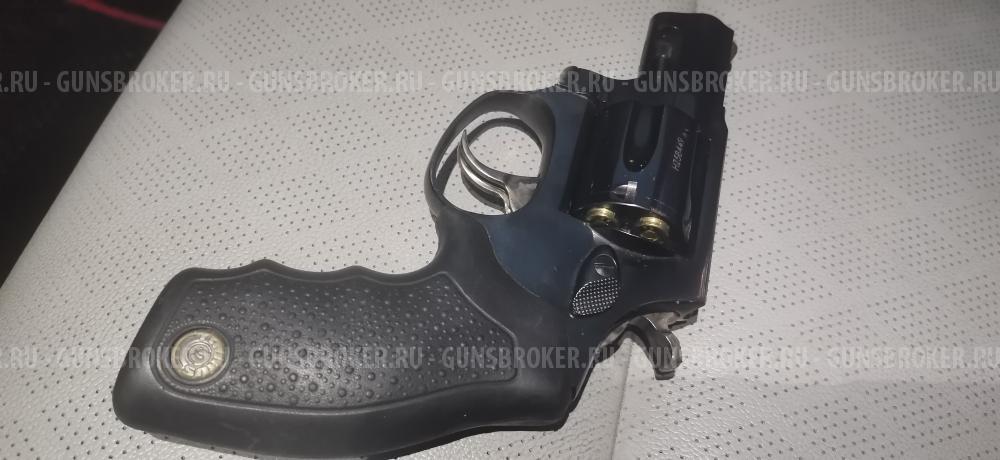 Револьвер TAURUS