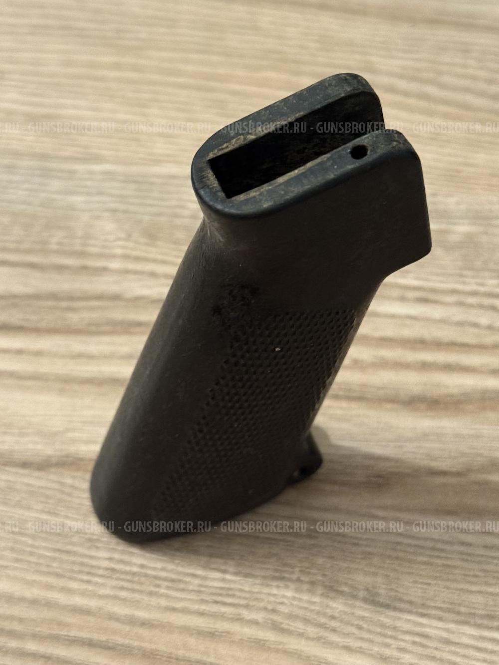 Рукоятка для Colt M16 бакелит оригинал 60х годов