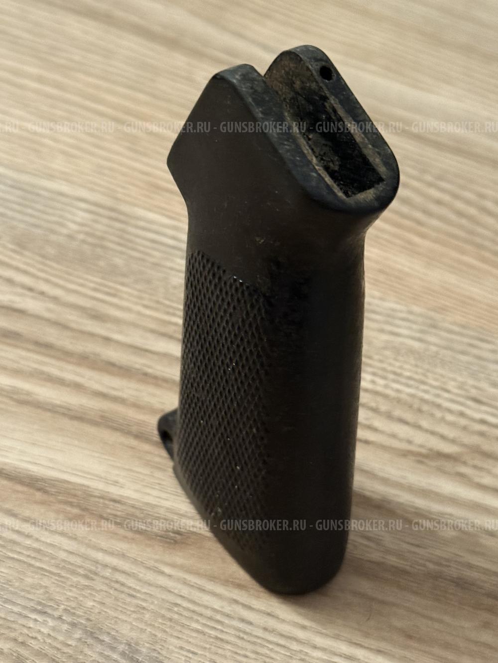 Рукоятка для Colt M16 бакелит оригинал 60х годов