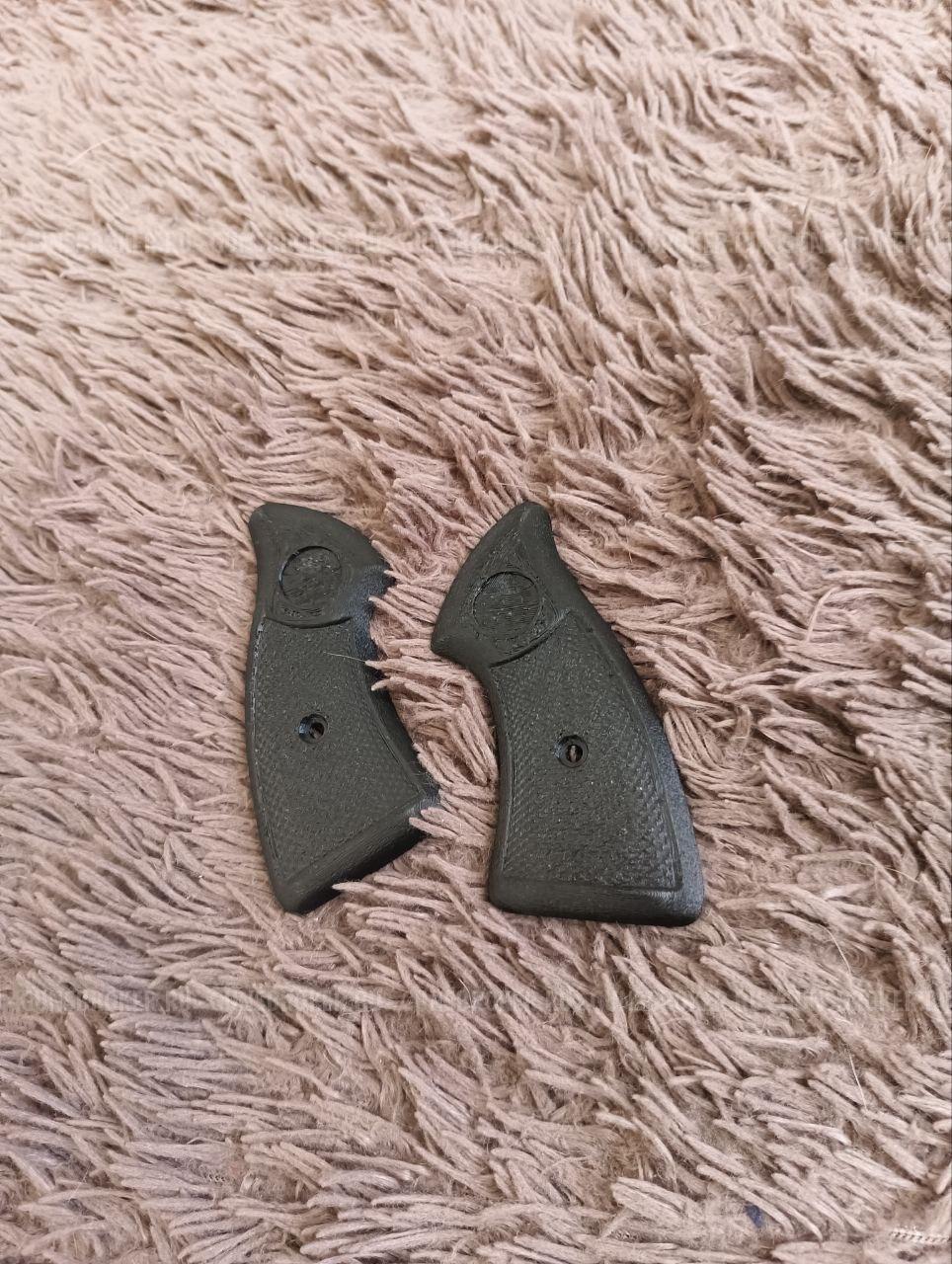 Рукоятки для револьвера Бульдог kurs и других на базе Таурус, по типу Taurus s курс, lom-s