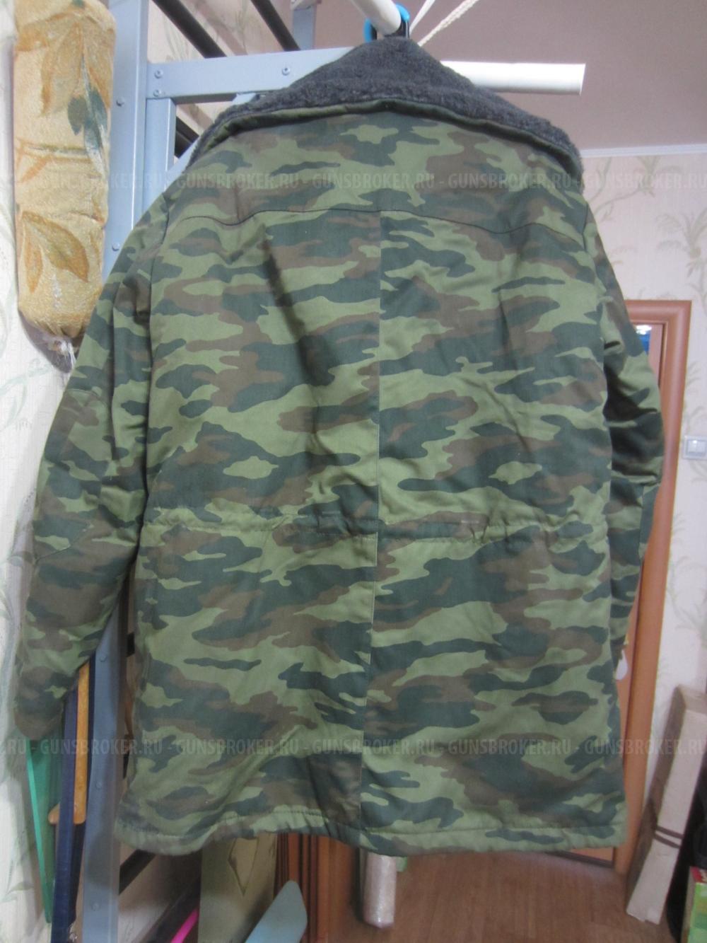 Сапоги охотничьи и куртка зимняя коммуфлированная.