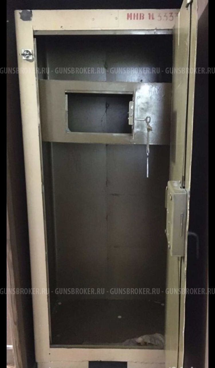 Сейф железный