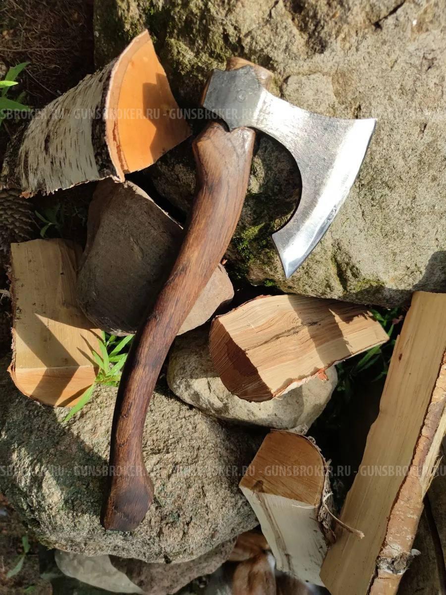 Шикарные кованые топоры 