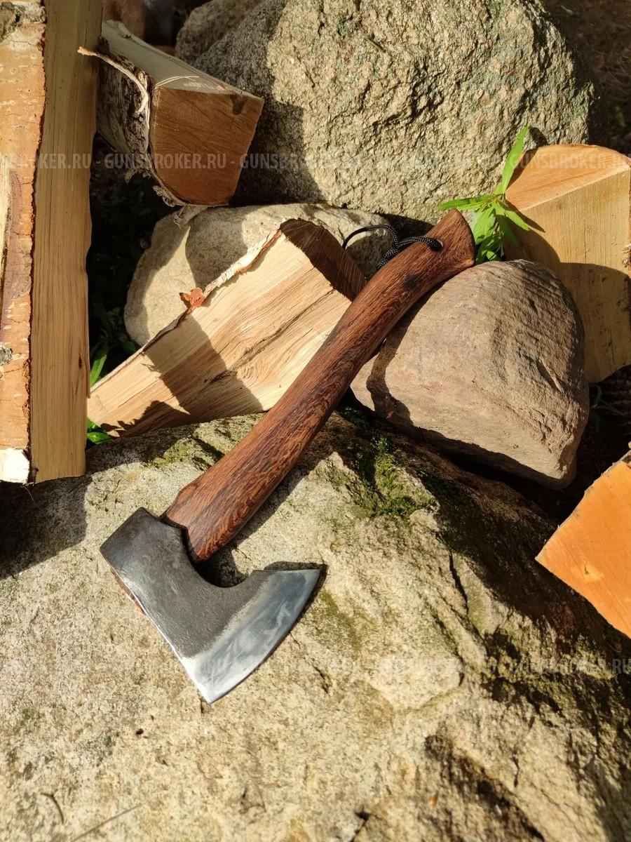 Шикарные кованые топоры 