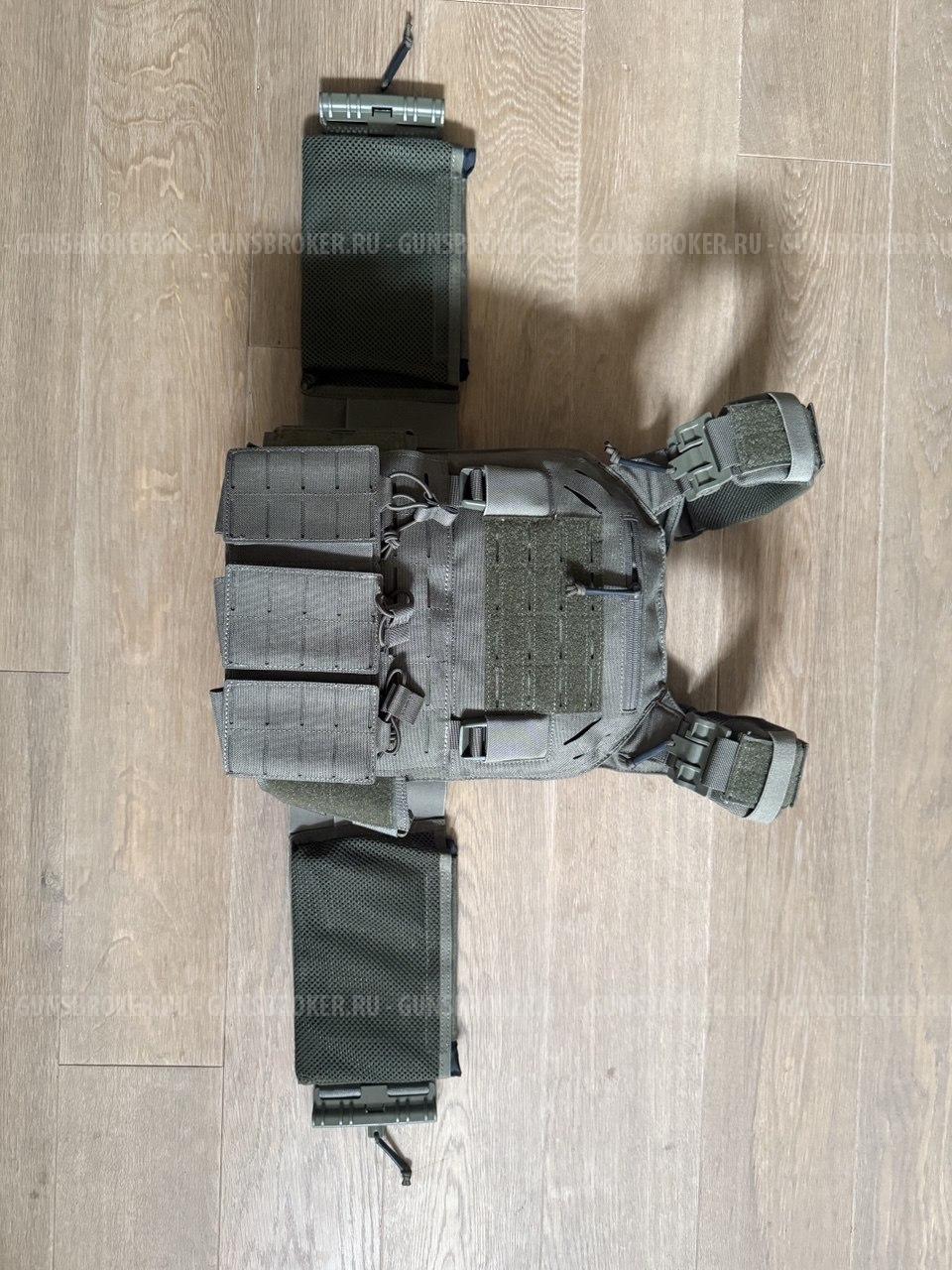 Снаряга: броник, шлем, тактический пояс, нажопник, напашник.