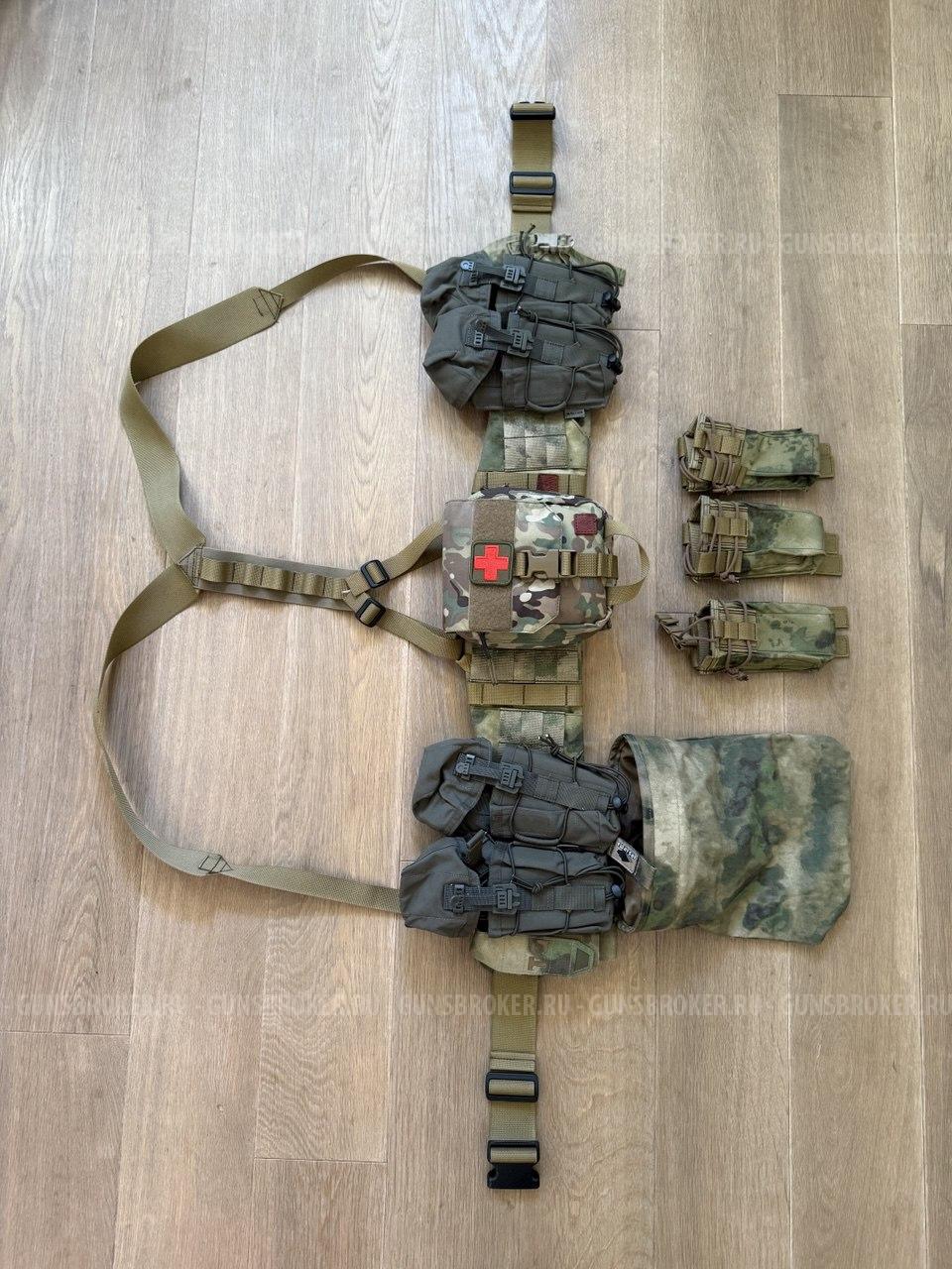 Снаряга: броник, шлем, тактический пояс, нажопник, напашник.